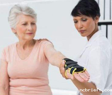 便携式骨密度检测仪厂家分析绝经后骨质疏松的症状 便携式骨密度检测仪厂家分析绝经后骨质疏松的症状