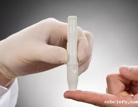 超声波骨密度分析仪厂家国康提示骨量丢失易骨折,2种食物睡前吃,骨密度蹭蹭涨