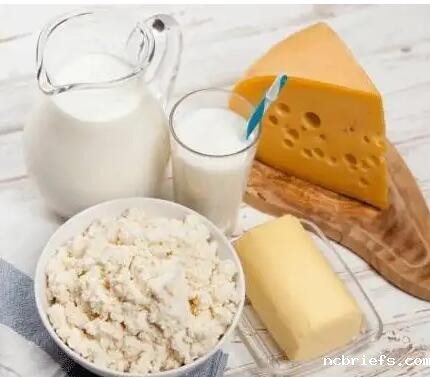 骨密度检测仪厂家提醒骨密度偏低的前提下，吃什么食物能提高骨密度？