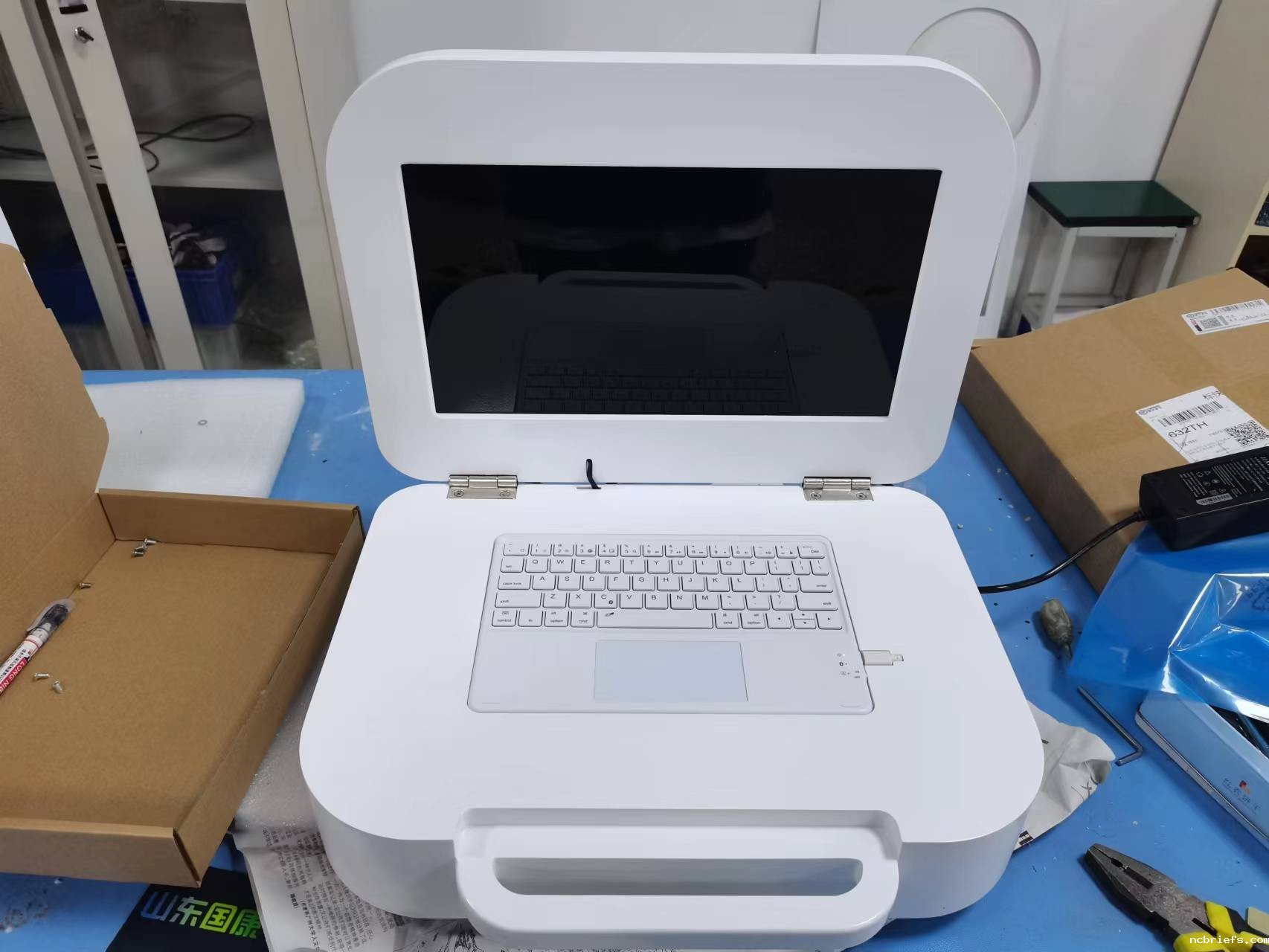 便携式骨密度检测仪揭示66岁大爷骨密度和三十岁差不多,好习惯决定的! 便携式骨密度检测仪揭示66岁大爷骨密度和三十岁差不多,好习惯决定的!